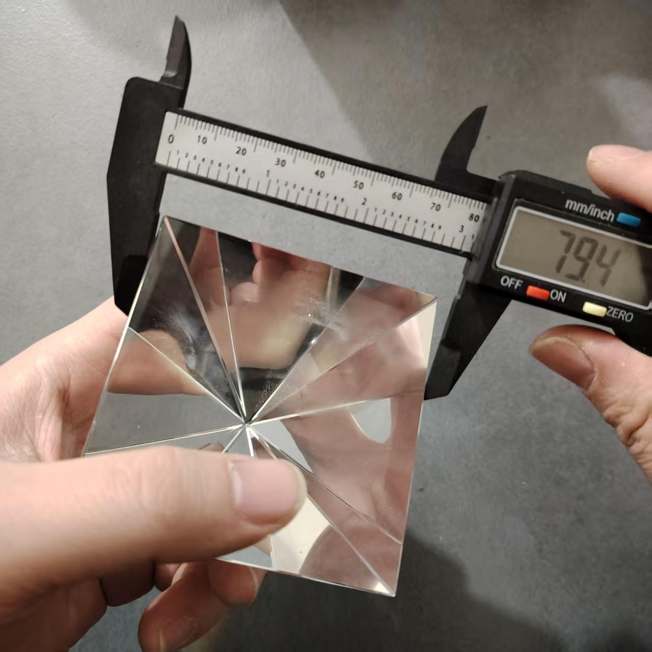 1PC 80mm Quadrangular Pyramid  - đánh giá và giá Photography Lighting Test